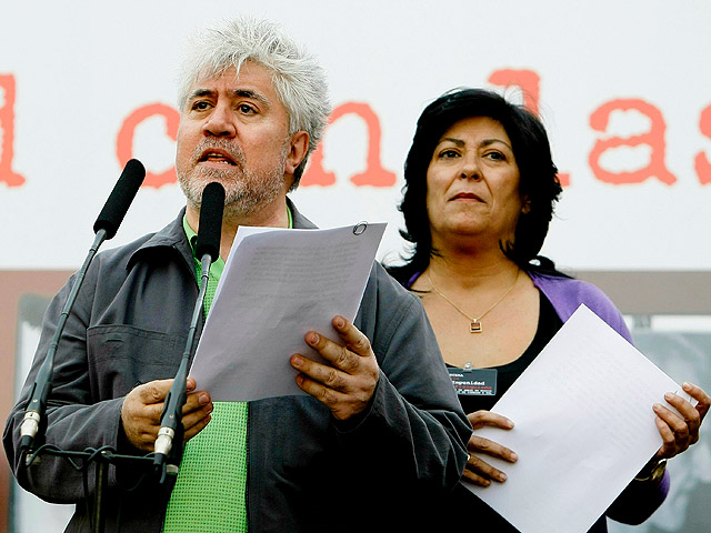 Manifiesto contra la impunidad del franquismo le&iacute;do en la marcha de apoyo a Garz&oacute;n