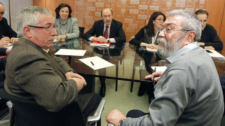 Los sindicatos UGT y CC.OO. se re&uacute;nen con IU y con el PSOE