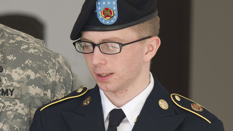 Manning confiesa que filtr&oacute; datos a Wikileaks para mostrar los abusos