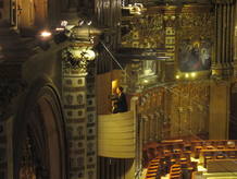 El organista francés Jean Baptiste Robin, titular del órgano de la capilla del Palacio de Versalles (Francia) "dialogó" con la Capilla de Música de Montserrat El organista francés Jean Baptiste Robin, titular del órgano de la capilla del Palacio de Versalles (Francia) "dialogó" con la Capilla de Música de Montserrat
