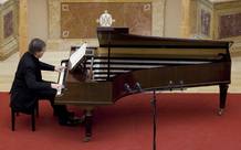 El pianista franc&eacute;s Cyril Huv&eacute; interpret&oacute; un hist&oacute;rico piano &Eacute;rard, una de las firmas m&aacute;s prestigiosas y cotizadas de la historia de este instrumento, que en vida usaron los compositores Fran Liszt, Cesar Franck y Claude Debussy