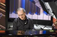 El compositor, arreglista y pianista de jazz Enrico Pieranunzi improvisa sobre la sonata K329 de Domenico Scarlatti.