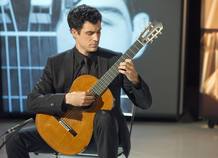 El guitarrista Pablo Sainz Villegas, durante su interpretación para el "Programa de mano" El guitarrista Pablo Sainz Villegas, durante su interpretación para el "Programa de mano"