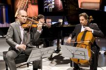 Tr&iacute;o Arb&oacute;s, formado por Miguel Borrego, viol&iacute;n (y concertino de la Orquesta Sinf&oacute;nica de RTVE), Jos&eacute; Miguel G&oacute;mez, violoncello, y el pianista Juan Carlos Garvayo.