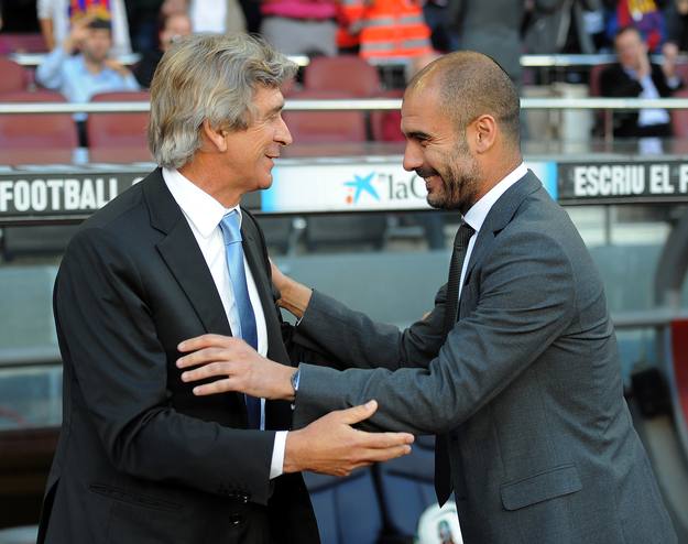 Manuel Pellegrini saluda a Pep Guardiola antes del partido FC Barcelona - M&aacute;laga