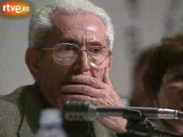 Marcelino Camacho se ve obligado a abandonar la presidencia de CC.OO.