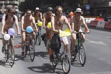 Marcha ciclonudista por las calles de Murcia