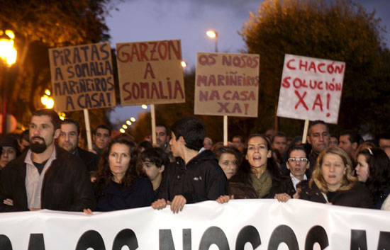 Marcha en Vigo para pedir la liberaci&oacute;n de los pescadores del Alakrana