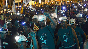 Ver v&iacute;deo  'La "Marcha Negra" llega a la Puerta del Sol con gritos de apoyo a los mineros'