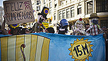 Ir al Video&nbsp;Las marchas de indignados avanzan en el segundo aniversario del 15M