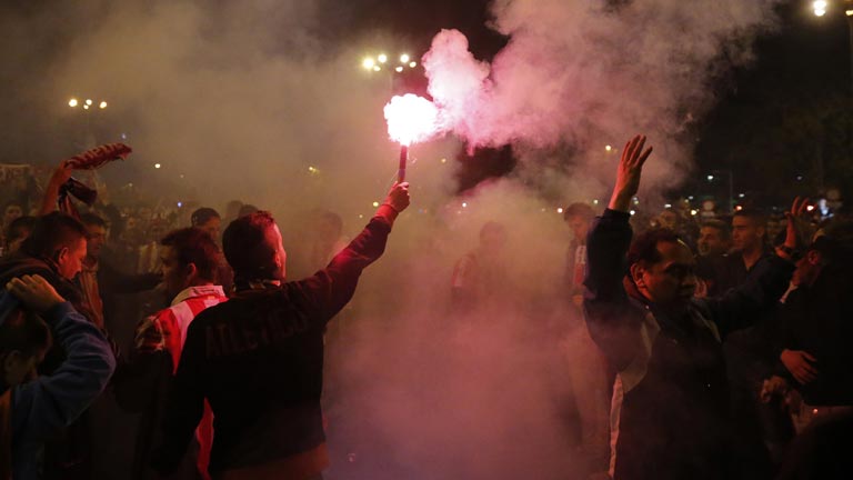 Marea rojiblanca en Neptuno