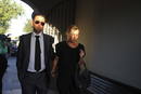 Mar&iacute;a Le&oacute;n saliendo de la capilla ardiente de Jos&eacute; Luis Uribarri