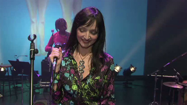 María de Medeiros canta para '¡Atención obras!'