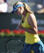 La tenista rusa Maria Sharapova celebra un punto ante la china Jie Zheng.