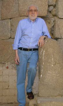 Mariano García Benito, arquitecto que compró este monasterio y lo salvó de la ruina. Mariano García Benito, arquitecto que compró este monasterio y lo salvó de la ruina.