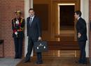Mariano Rajoy ha posado sonriente y distendido en la entrada de La Moncloa