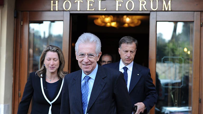 Monti, un excomisario de la UE del agrado de Merkel y Sarkozy