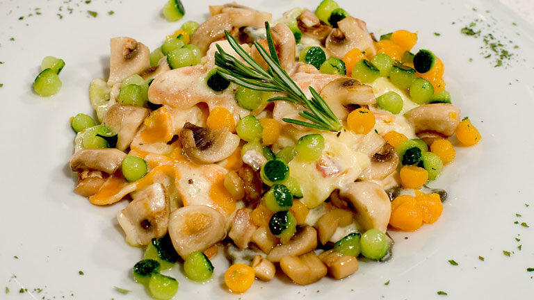 Saber Cocinar - Mariposas de pasta en crema de champi&ntilde;ones con parmesano