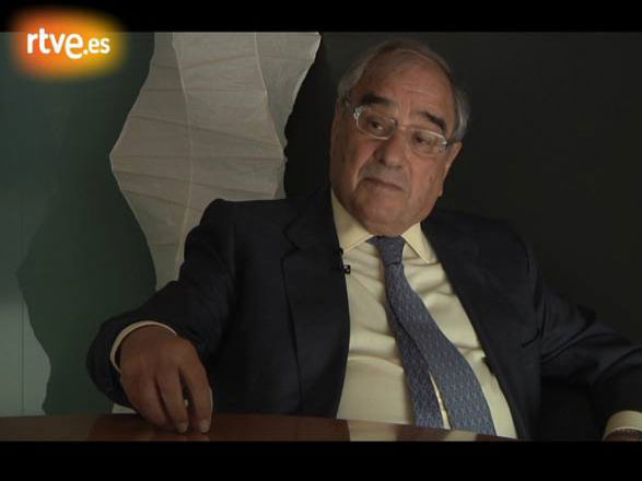 Rodolfo Mart&iacute;n Villa aborda la figura pol&iacute;tica de Adolfo Su&aacute;rez