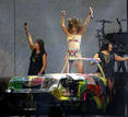 M&aacute;s de 15.000 espectadores han abarrotado el Palau Sant Jordi para bailar a ritmo de Rihanna