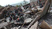 Ir al Video&nbsp;M&aacute;s de un centenar de muertos en un se&iacute;smo de magnitud 7 en el centro de China