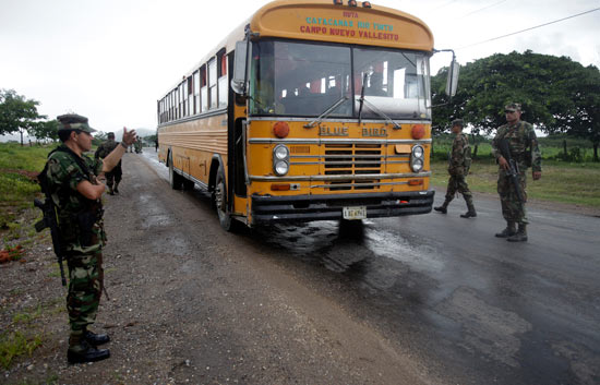 En Honduras el ej&eacute;rcito incrementa los controles en las carreteras de acceso a la capital