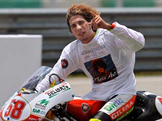 Ver v&iacute;deo  'M&aacute;s Gente - El deporte lamenta la muerte de Marco Simoncelli'