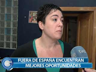 Ver v&iacute;deo  'M&aacute;s Gente - Los j&oacute;venes titulados emigran para encontrar trabajo'