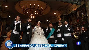 M�s Gente - Rigoletto y La Traviata salen a la calle en Madrid