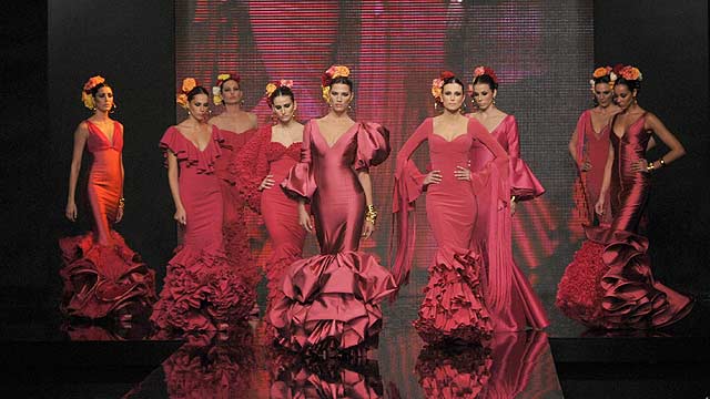 Ir al Video&nbsp;M&aacute;s Gente - Vicky Mart&iacute;n Berrocal presenta su colecci&oacute;n de moda flamenca en Sevilla