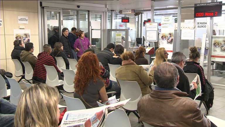 M&aacute;s de 700.000 desempleados llevan en paro tres a&ntilde;os o m&aacute;s