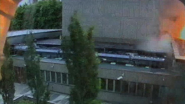 Nuevas im&aacute;genes del atentado contra las oficinas del gobierno en Oslo