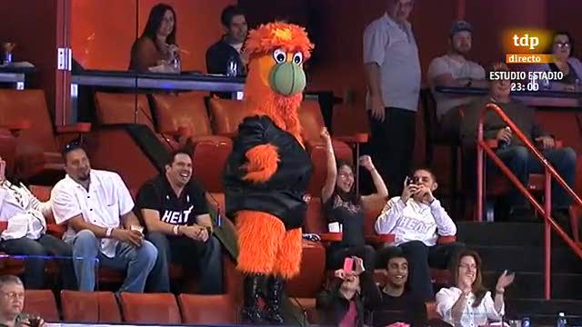 Ir al Video&nbsp;La mascota de los Miami Heat, a lo Beyonc&eacute;