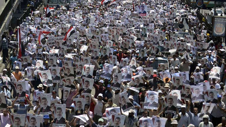 Máxima tensión en Egipto con manifestaciones opuestas