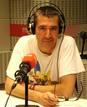 M&aacute;ximo Pradera es guionista, humorista, escritor, presentador de radio y televisi&oacute;n... Cuenta con varios premios Ondas gracias a su originalidad, su humor &aacute;cido y su provocaci&oacute;n.