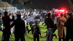 Ver v&iacute;deo  'La mayor tragedia del f&uacute;tbol egipcio deja 74 muertos en un pa&iacute;s convulso'