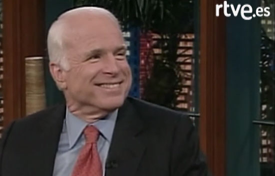 McCain bromea sobre su derrota en el programa de Jay Leno en la NBC