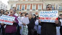 Ir al Video&nbsp;Los m&eacute;dicos madrile&ntilde;os acuerdan dimisiones en los hospitales contra las privatizaciones