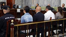 Ir al Video&nbsp;Medio centenar de j&oacute;venes v&iacute;ctimas de abuso sexual en el caso K&aacute;rate