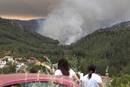 MEDIOS A&Eacute;REOS TRABAJAN PARA QUE EL FUEGO DE ANDILLA NO ENTRE EN LA CALDERONA