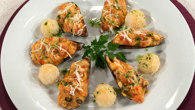 Saber Cocinar - Mejillones rellenos de calamares con bolitas de arroz