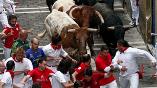 Ver v&iacute;deo  'Los mejores momentos del quinto encierro de San Ferm&iacute;n 2012, de Fuente Ymbro'