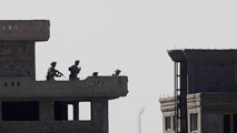 Ir al Video&nbsp;Al menos 7 insurgentes muertos en un asalto suicida a la base militar