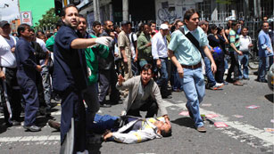 Ver v&iacute;deo  'Al menos cinco muertos en un atentado en Bogot&aacute;'