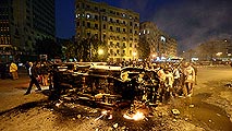 Ir al Video&nbsp;Al menos cuatro muertos en los disturbios en la ciudad egipcia de Port Said