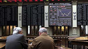 Ver v&iacute;deo  'Los mercados europeos sufren fuertes p&eacute;rdidas y la deuda espa&ntilde;ola vuelve al entorno del 6%'