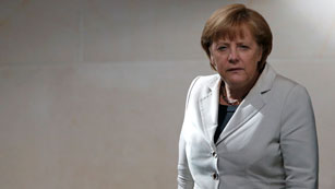Ver v&iacute;deo  'Merkel celebra el fallo del Constitucional y subraya la responsabilidad con el euro'