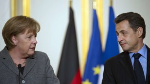 Ver v&iacute;deo  'Merkel y Sarkozy advierten a Grecia de que bloquear&aacute;n las ayudas si no concreta las reformas'
