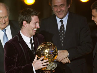 Ver v&iacute;deo  'Messi consigue su tercer Bal&oacute;n de Oro'