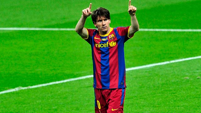 Messi sorprende a Van der Sar (2-1)